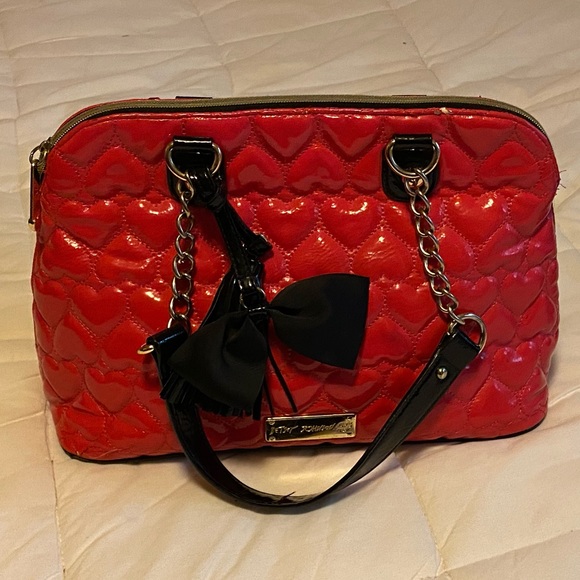 Betsey Johnson Barbie pink quilted hearts bag with gold chain straps. - Picture 9 of 12